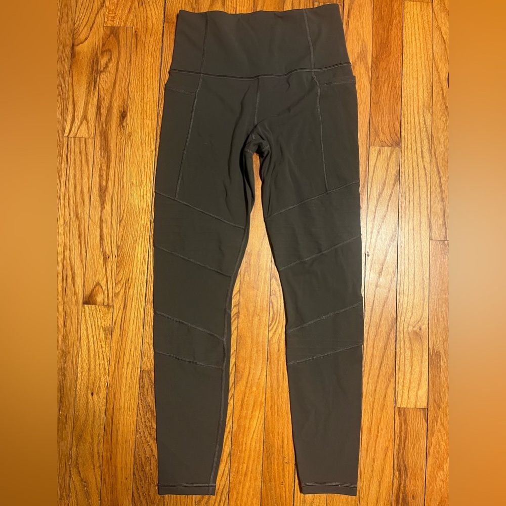 Athleta woman’s leggings with side pockets, size small